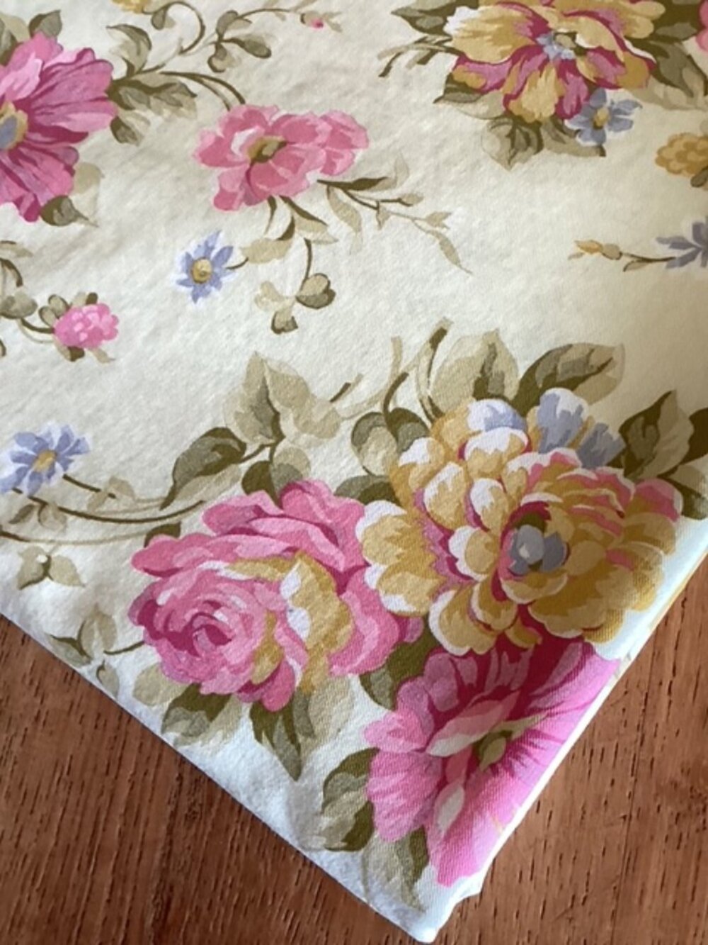 Zina Vasi Tablecloth Floral Oval 60'x104" RNH 95666‎ 100% Cotton Made in Moldova